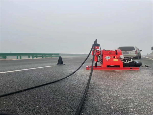 龙亭马路路基路面开裂下沉注浆加固灌浆